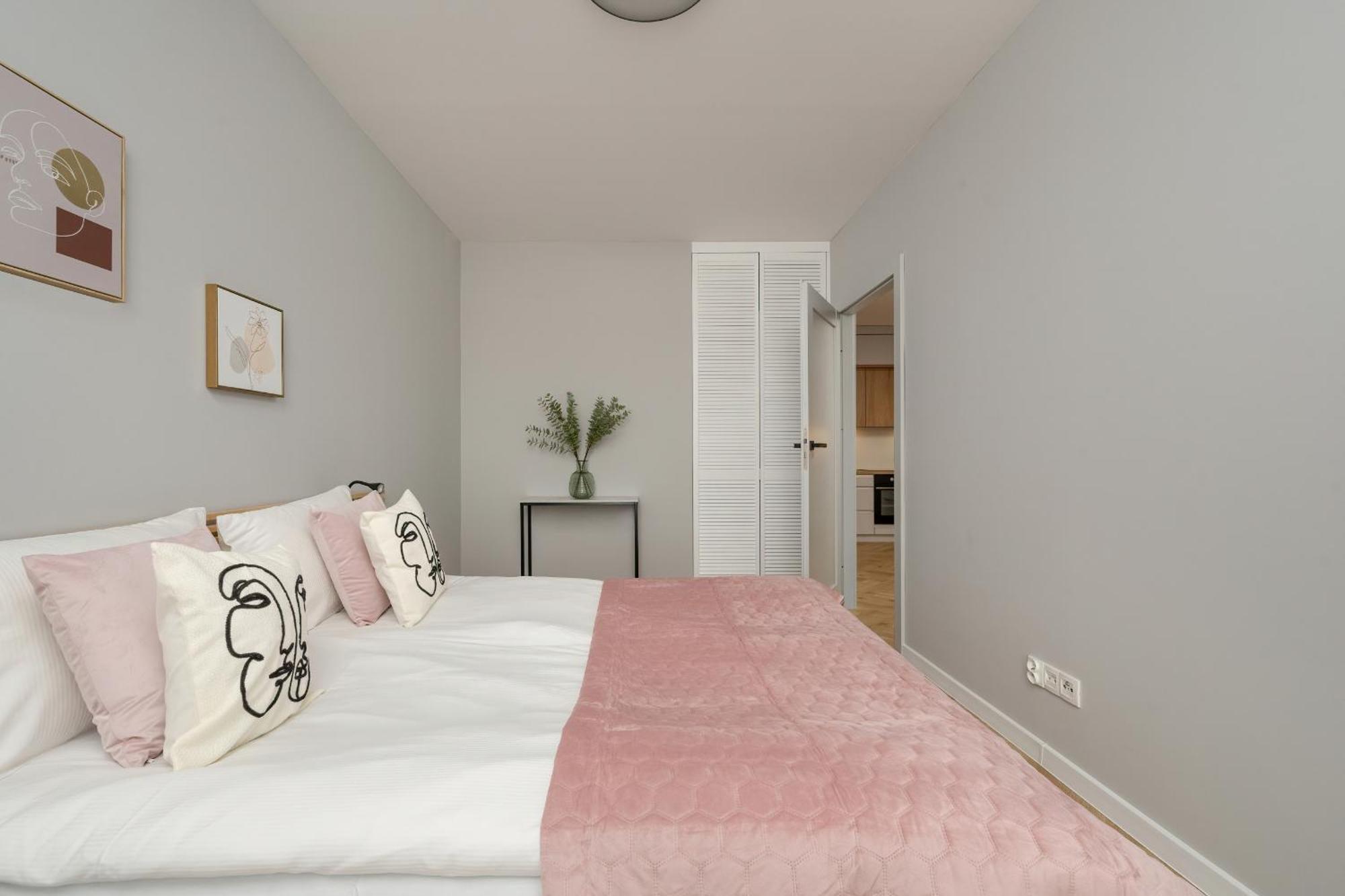 Michalczyka Stylish Apartment With Parking In The City Center Of Wroclaw By Noclegi Renters Extérieur photo